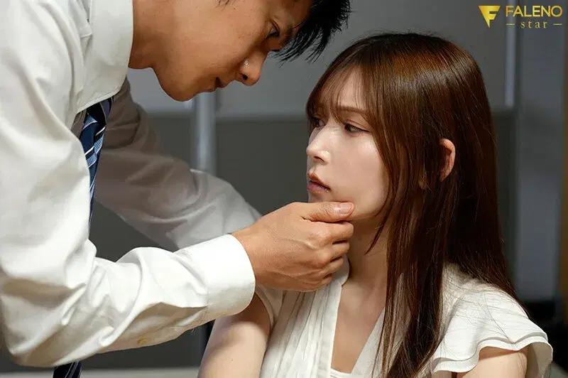 1FNS00166 無愛想な美人同僚とお酒の勢いでホテルに行ったら睨まれながらもチ●ポとオマ●コの相性ピッタリ過ぎて残業の度に密会セックスする関係に… 明里つむぎ シーン2