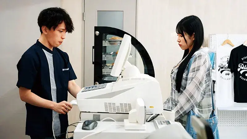 1FTHTD00166 コンビニのバックヤードでセックスをするのが好きな彼女は不倫をしていた。二羽紗愛 シーン3