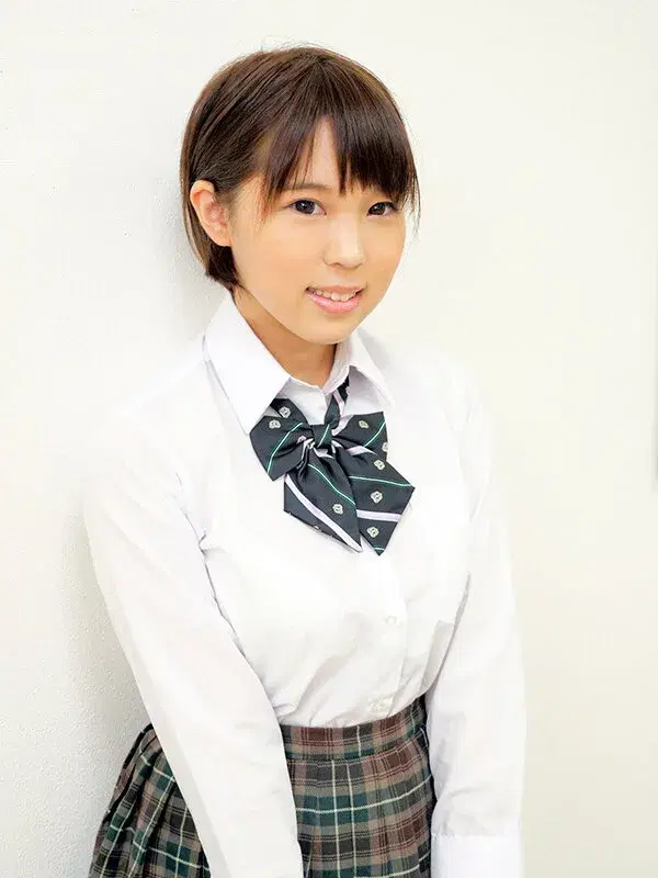 1IENFA06204 寝ている女子校生の妹にイタズラしていたら逆に生ハメを求められて、もう発射しそうなのにカニばさみでロックされて逃げられずそのまま中出し！ 今井まい シーン1