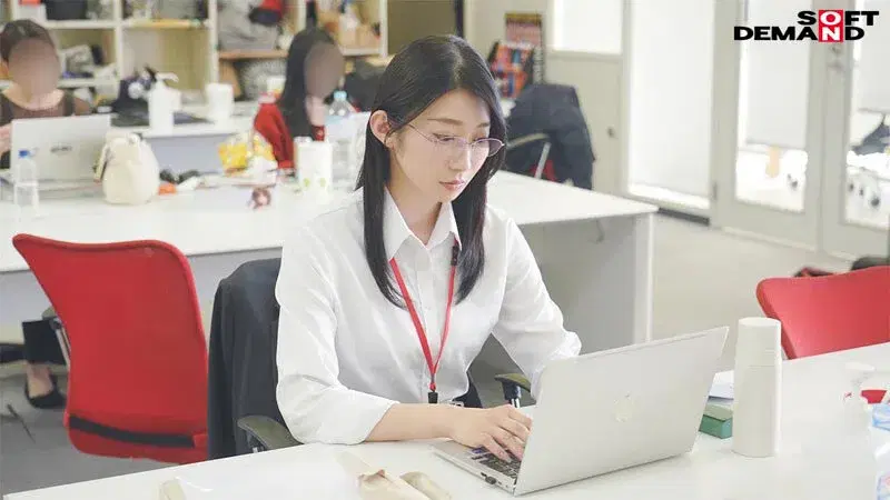 1SDJS00307 秘書 守屋よしの 初AV出演 シーン4