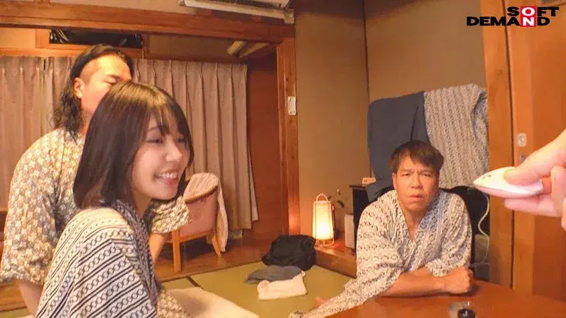 1SDNM00511 結婚4年目 旦那では受け止めきれない性への欲求を胸に 本物人妻 梅田みなみ 29歳 最終章 地方温泉旅館で露出・放尿 限界マゾイカセ不倫 シーン7