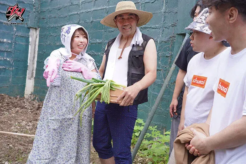 DASS-928 おらのオ○コに1ッ発2発と並々精子溢れるくらい中出ししてほしいっぺよ。下品マラ中毒の田舎純情イモ娘。 宍戸里帆 シーン1