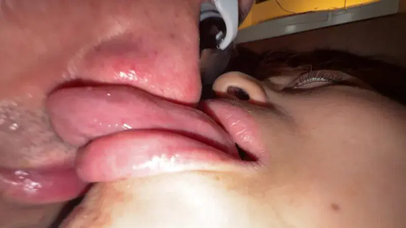 H_1651Y00278 【個人撮影】赤城穂波の超長舌ディープキス＆ツバ鼻吸い シーン10