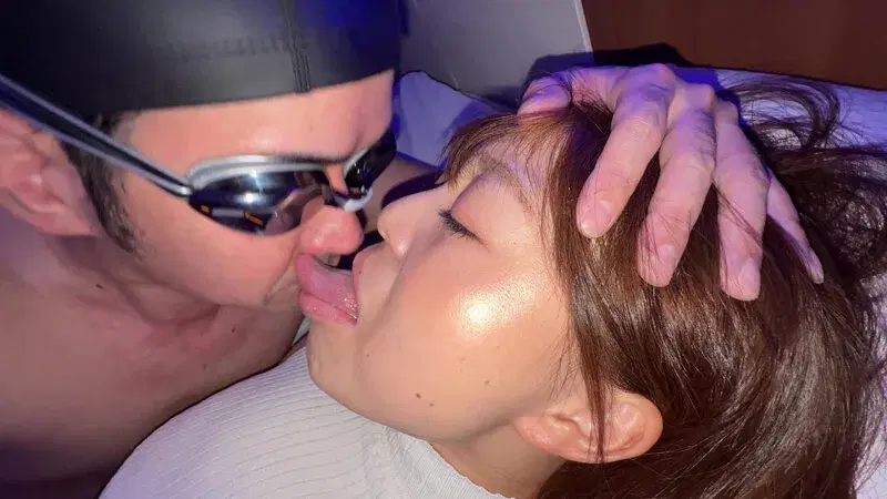 H_1651Y00278 【個人撮影】赤城穂波の超長舌ディープキス＆ツバ鼻吸い シーン19