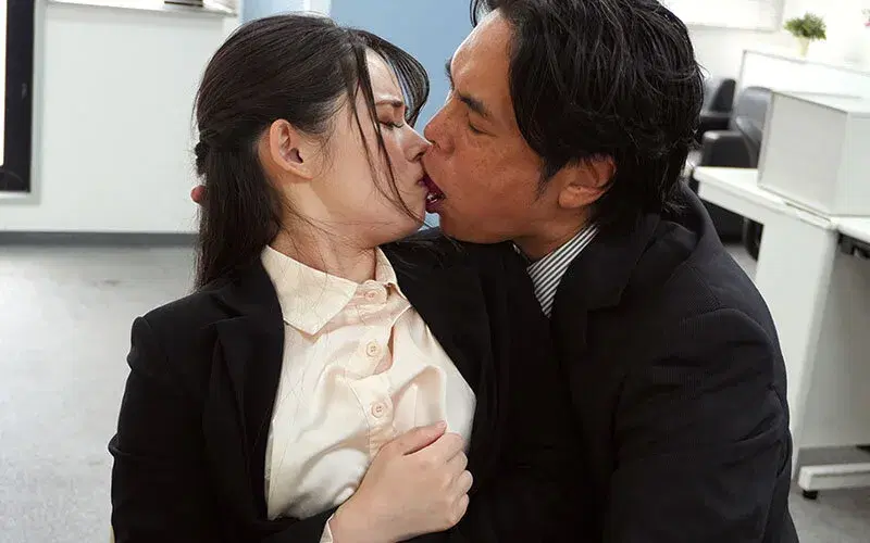 H_1664HNBR00007 「ダメです…部長っ」勤務中に押し倒され、涙目絶頂。何度も中出しされ快楽堕ちした女部下の壊れていく居場所 十川ありさ シーン2