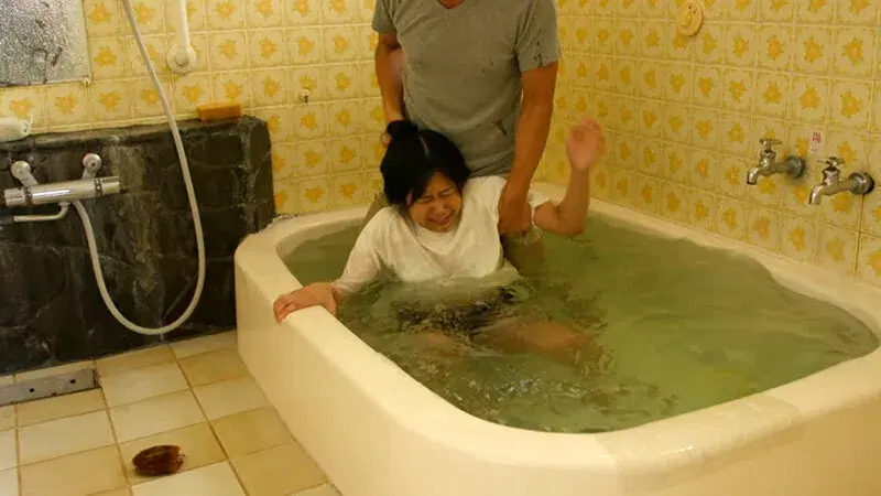 H_1724A096G00001 古びた屋根裏で麻縄の甘美なアブノーマルな快楽に堕ちて行く可憐な乙女遊戯！ シーン5