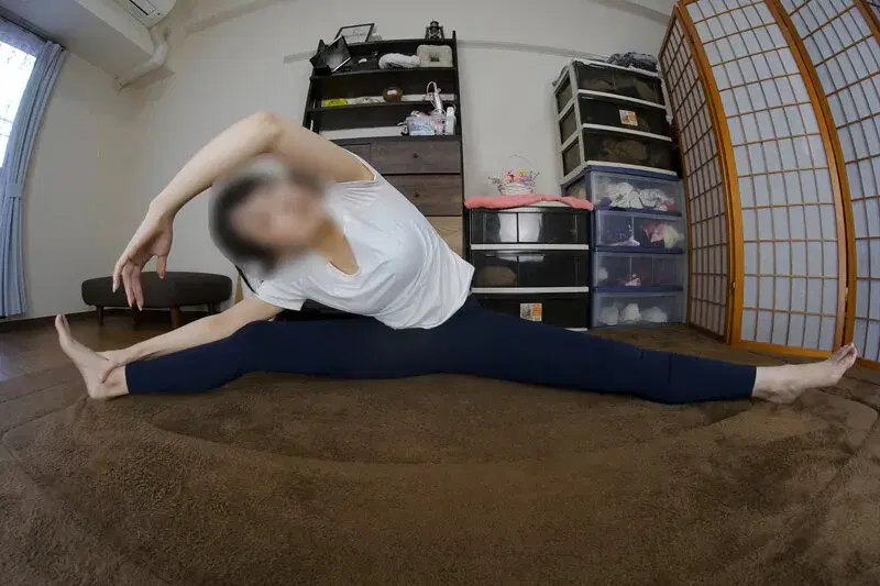 KOMZ-106 【VR】屁こきのはなちゃん本日も絶好調 三浦はな シーン6