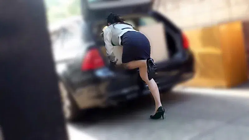 KTB-109 オフィス痴●で感じちゃう…職場の男達に1日中触られ放題のいつでもOKスレンダー巨乳娘【痴感オフィスレディ・日菜さん24歳の場合】 似鳥日菜 シーン10