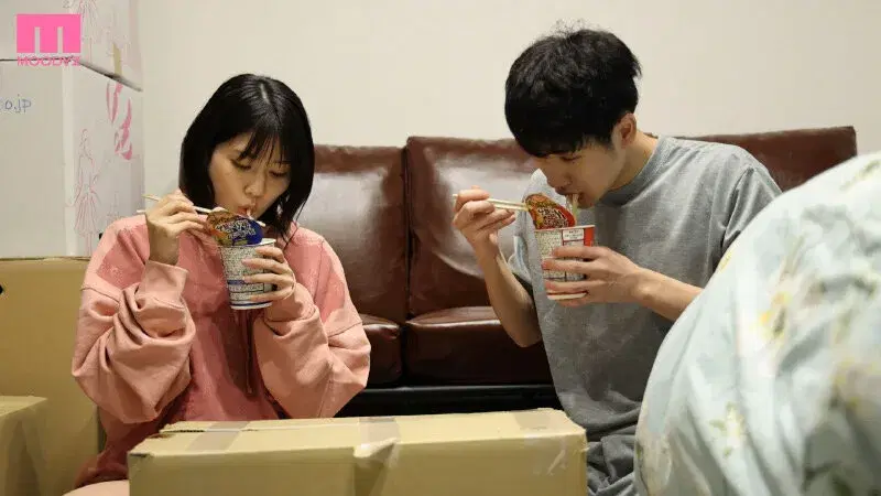 MIDV-407 「私、明日この家出るね」 そうなんだ…じゃあ今日、最後のセックスしよ。 7年付き合った彼女と童貞の頃のように痴女られ中出ししまくった引っ越し前の3日間。 神宮寺ナオ シーン3