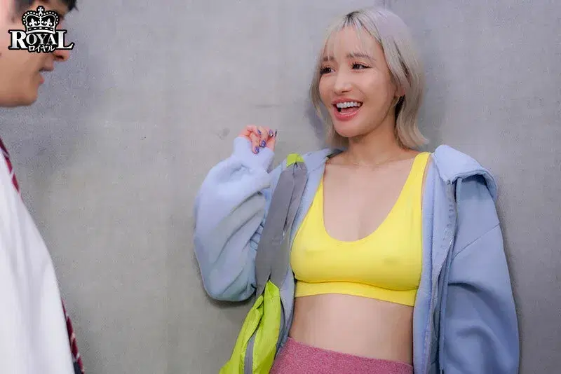 ROYD-288 隣人ガチャUR確定演出。隣に引っ越してきたのはノーブラ乳首ポッチの美乳お姉さん。 百永さりな シーン2