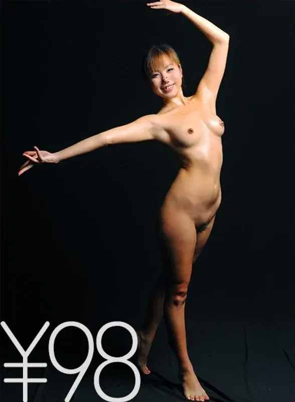 シンクロ選手まほちゃんの作品をお手頃価格で！アスリートセックス。シンクロスタイルで笑顔でフェラ。水に顔をつけて息止めしながらの立ちバックで突かれるが、気持ち良くて顔をあげちゃう。笑顔でカメラを見つめ何度も挑戦。最後は顔射されるも笑顔の彼女。 愛内まほ (td023sero00009)