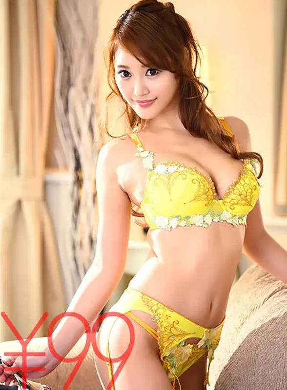 デカチチくびれボディはエロい！Fカップ奈央ちゃん、速攻生ハメ中出しセックス。パケ撮影のつもりがイキナリ男優登場。戸惑う奈央ちゃんに生ハメ。企画内容を理解した彼女を男優チ○ポが突きまくる。そしてそのまま奈央ちゃんに中出し 若菜奈央 (td030dvaj00268)