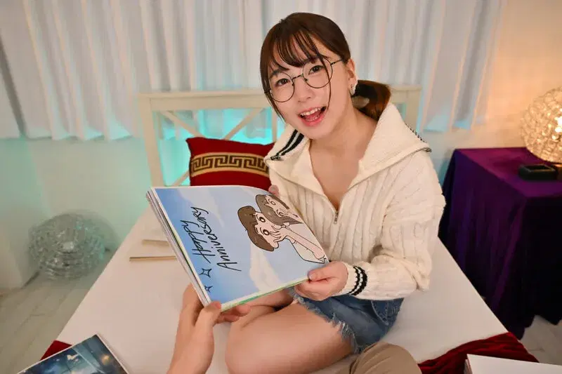 VRPRD-127 【VR】勝手に童貞認定された僕に…オマ○コを半端なくヌチャらせ激ヤバ汗だく杭打ちピストンで搾り取られるように抜かずの連続中出し8連発2次元堕ちの喪女お下品ボディ特化［ヲタ友Mさん］ 花狩まい シーン3