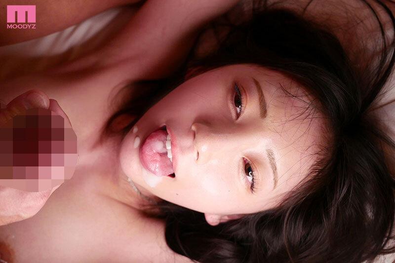 MIDV-819 会社の喪女後輩が飲み会で理性崩壊。酔うとキス魔になって終電過ぎても熱烈ベロキス求愛SEXで精子ぶっこ抜かれる爆抜きドロ酔いハシゴ酒 七沢みあ シーン9