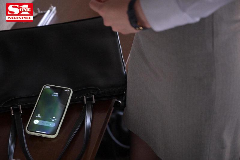 SSIS-586 出張先で軽蔑している中年セクハラ上司とまさかの相部屋に…朝まで続く絶倫性交に不覚にも感じてしまった私 河北彩花 シーン8